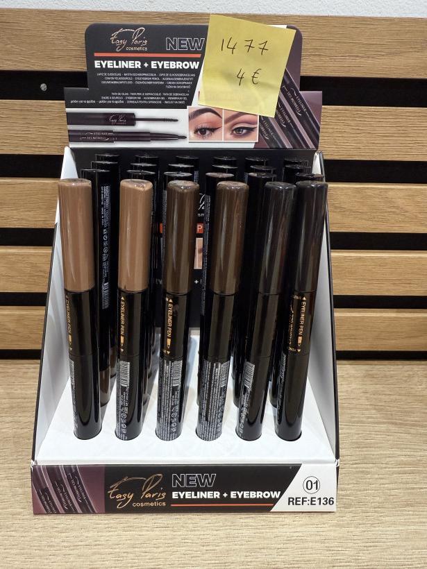 Brosse sourcil et crayon noir