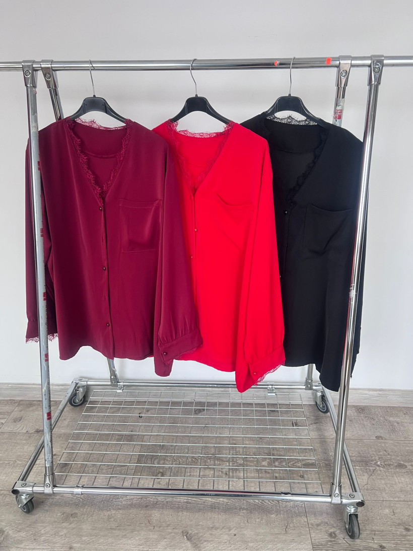 Elegancka bluzka z koronkowym wykończeniem – PLUS SIZE