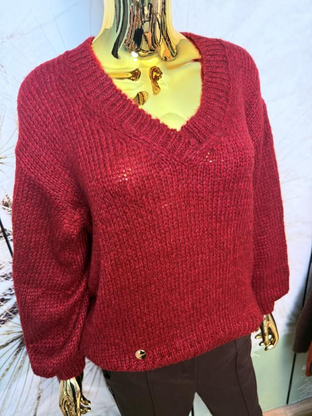 Sweterek z naturalnym połyskiem i dekoltem V Minouu 