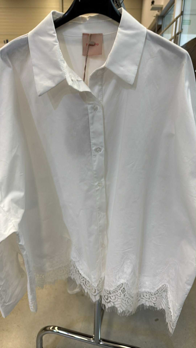 Koszula jednokolorowa, biała koronka u spodu - 19111