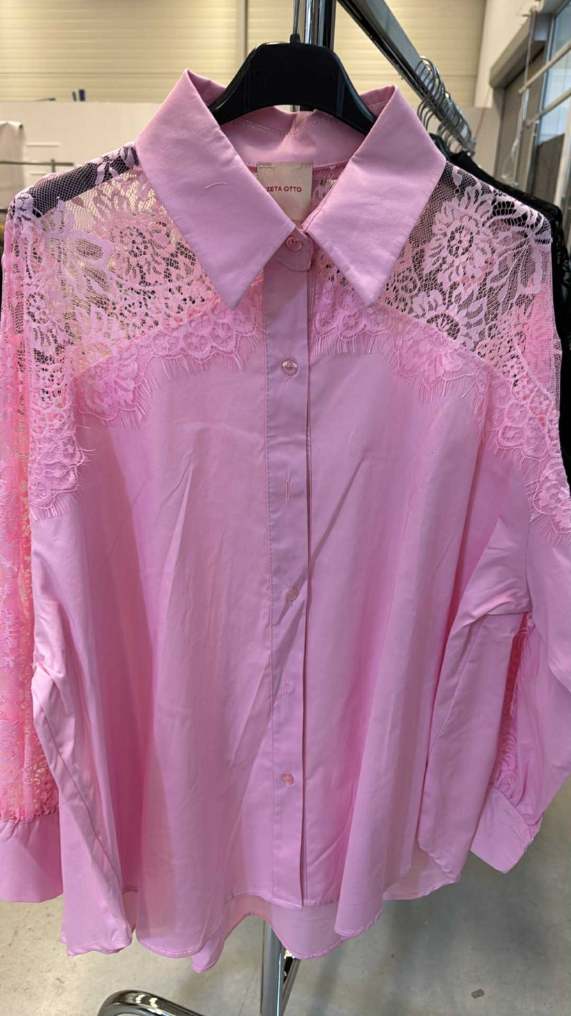 Koszula jednokolorowa z dodatkiem koronki - K19205 - różowa