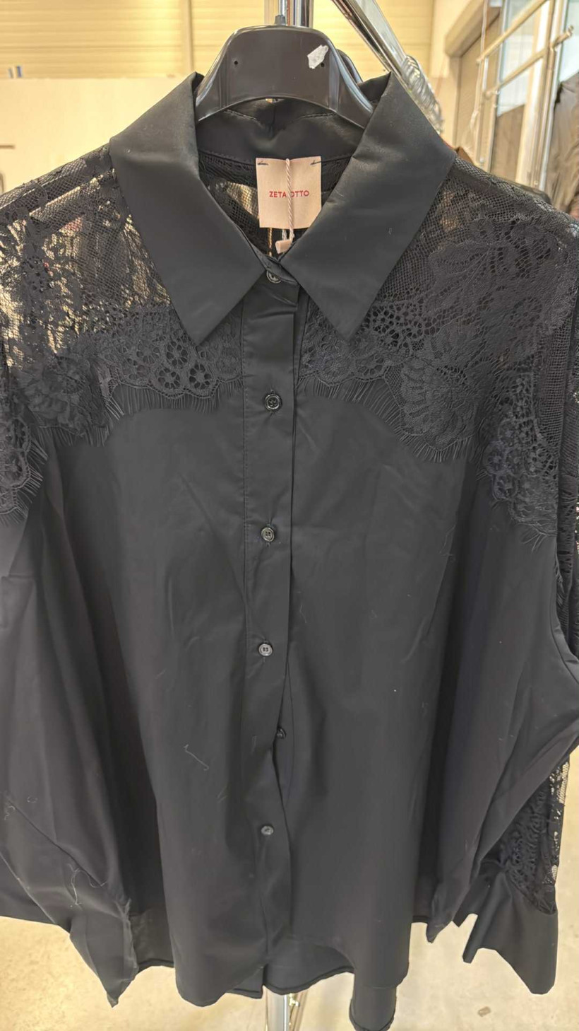 Koszula jednokolorowa z dodatkiem koronki - K19205 - czarna