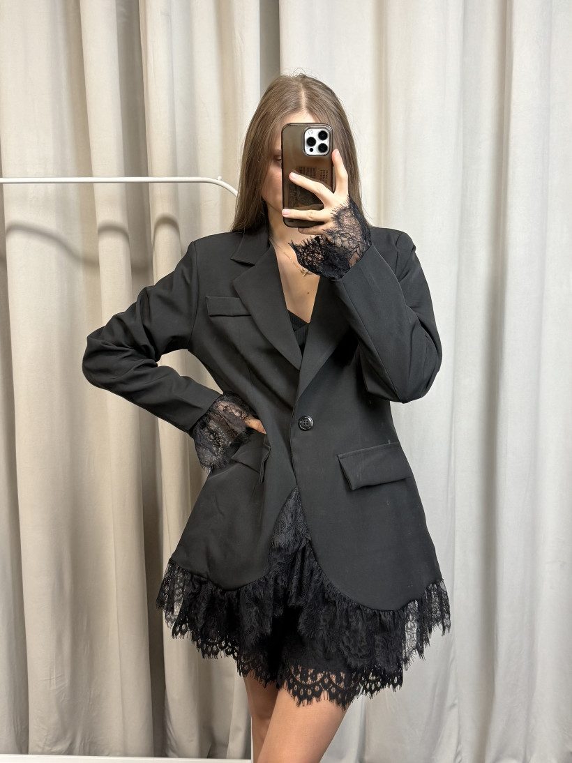 Marynarka z koronką na dole