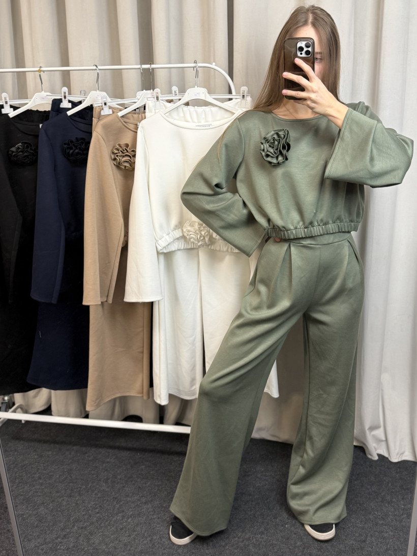 Komplet dresowy z różą 