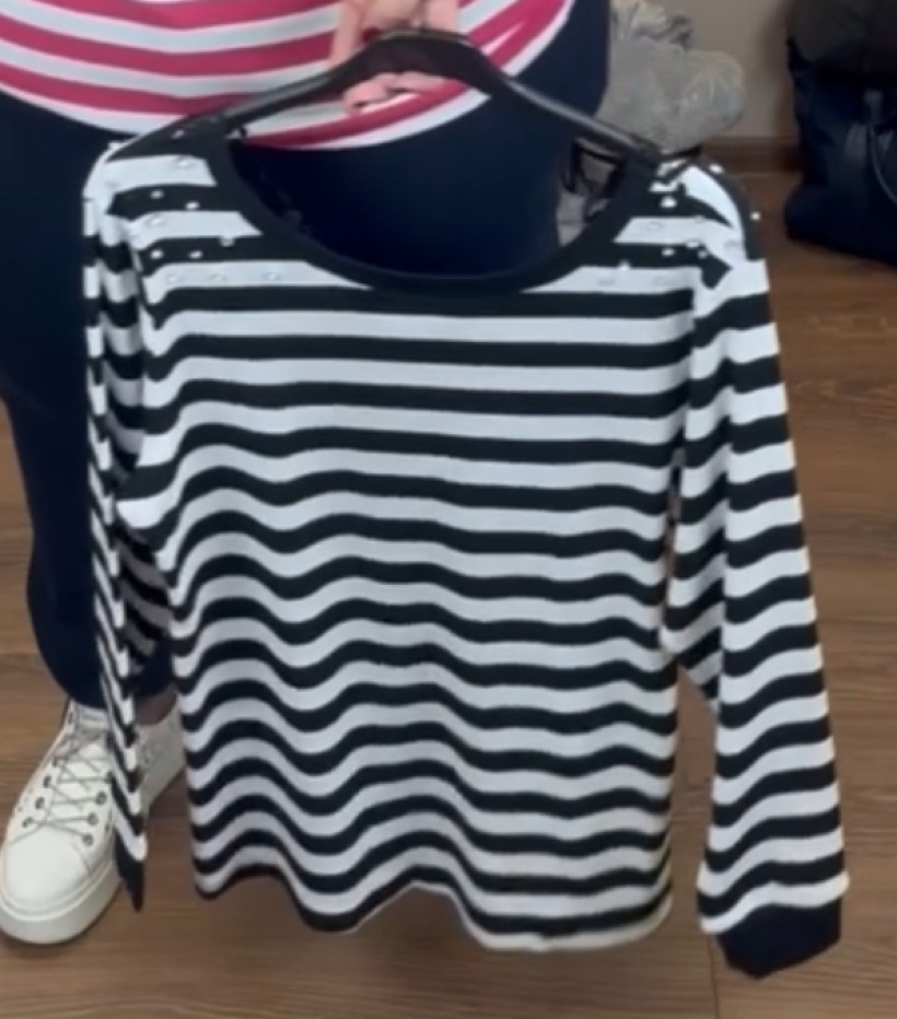 Bluzka prążek w paski, gipiura na plecach  - myzem - 356 - czarno biała