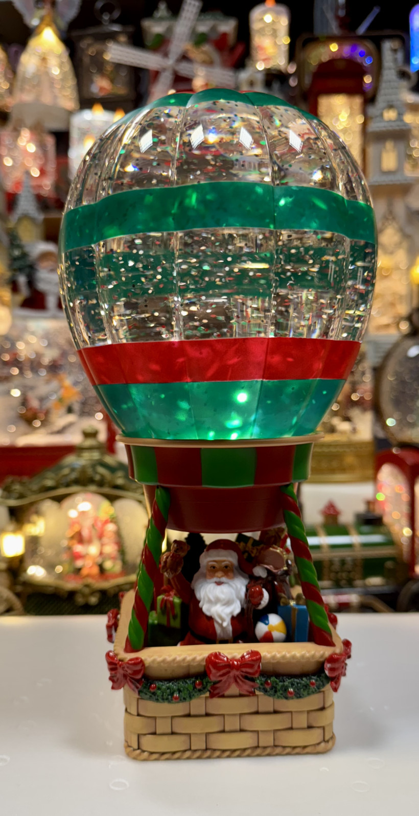 Lampion świąteczny. Pozytywka grająca z Mikołajem. Wysokość 25cm