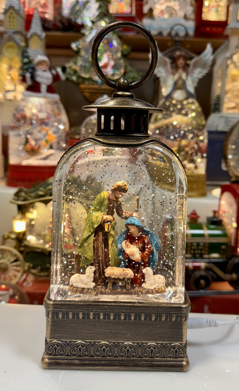 Lampion świąteczny. Pozytywka grająca kolędy.Rodzina święta. Wysokość 21cm