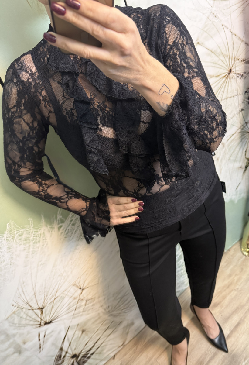 Golfik koronkowy z żabotem Minouu