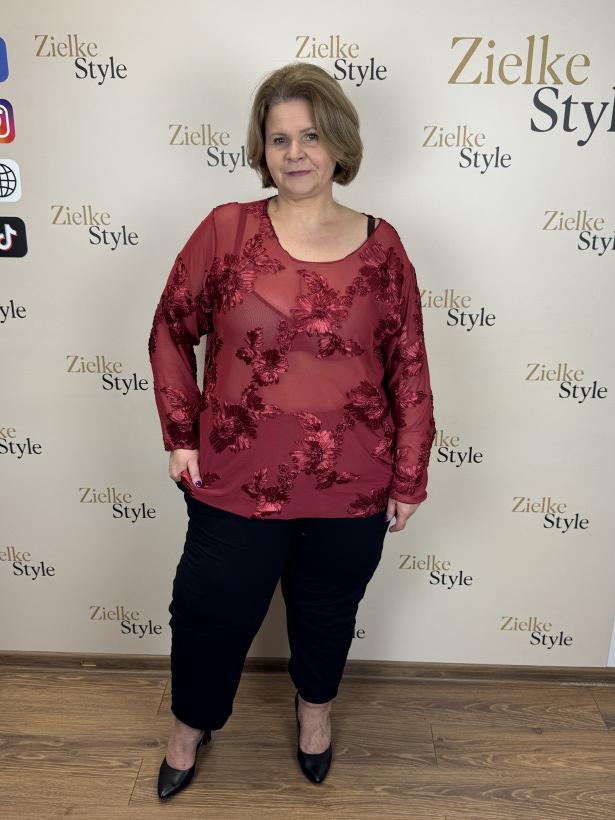 Bluzka jednokolorowa, wstążkowe kwiaty - 8063 - bordo