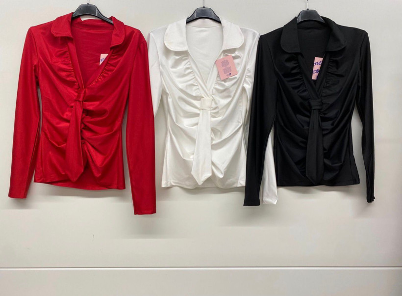 Bluzeczka z krawatem czerwone