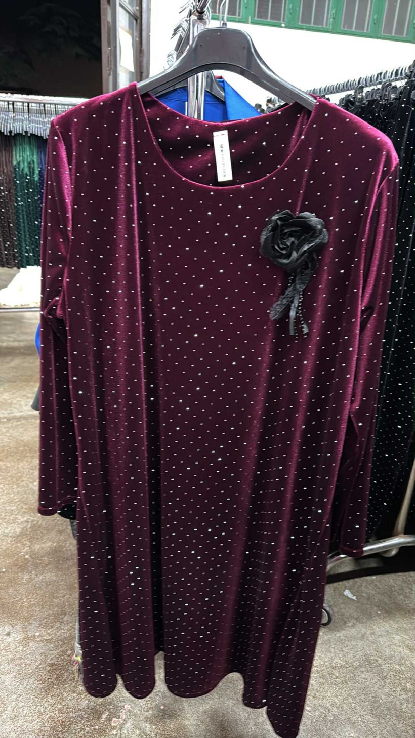 Italia nr.7 - Sukienka jednokolorowa z cyrkoniami, róża - 28015 - bordo