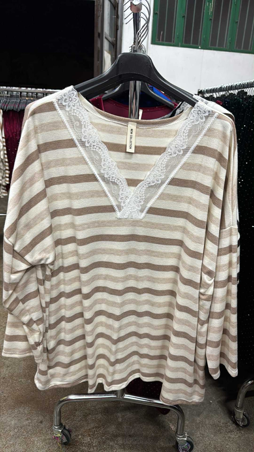 Italia nr.7 - Tunika w paski, szeroka koronka przy dekoldzie - 22860 - beż
