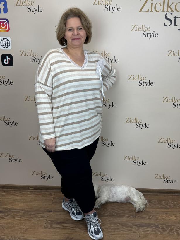 Italia nr.7 - Tunika w paski, wąska koronka przy dekolcie z broszką - 23976 - beż