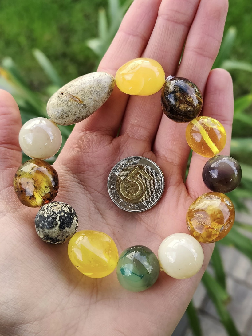 Bransoletka z naturalnego bursztynu bałtyckiego „Tęczowe Kamienie” – unikat, duże kulki, ręcznie robiona