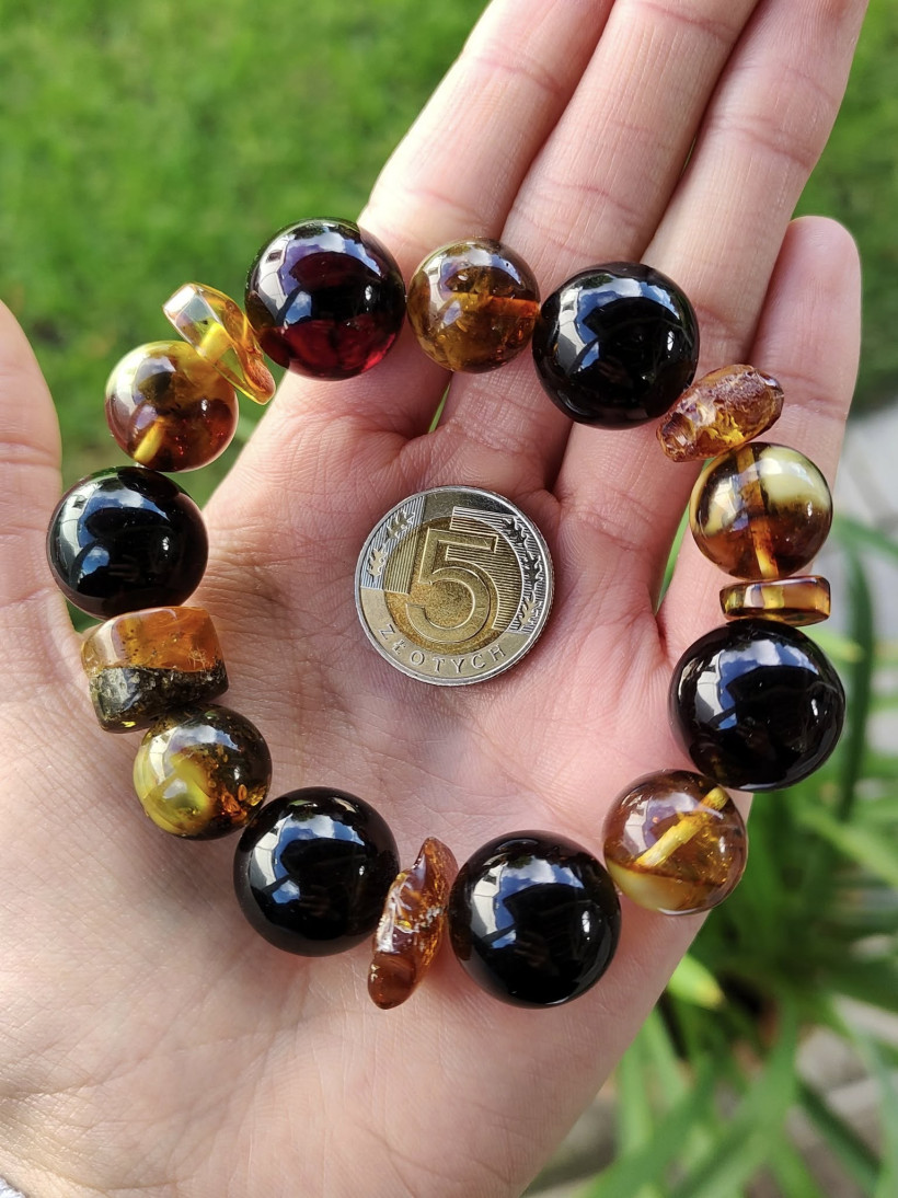 Bransoletka z naturalnego bursztynu bałtyckiego i czarnego agatu, ręcznie robiona, elastyczna, unikatowa biżuteria z Polski​