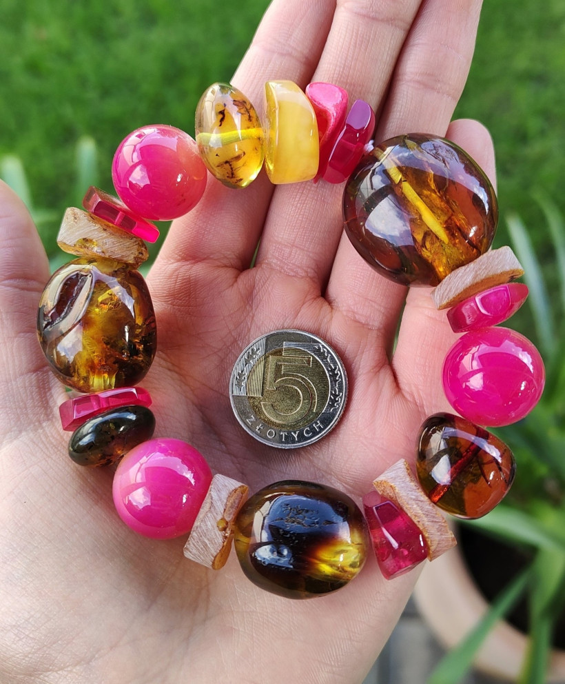 Ręcznie robiona bransoletka z naturalnego bursztynu – miodowy i różowy, duże kamienie, unikatowy boho styl