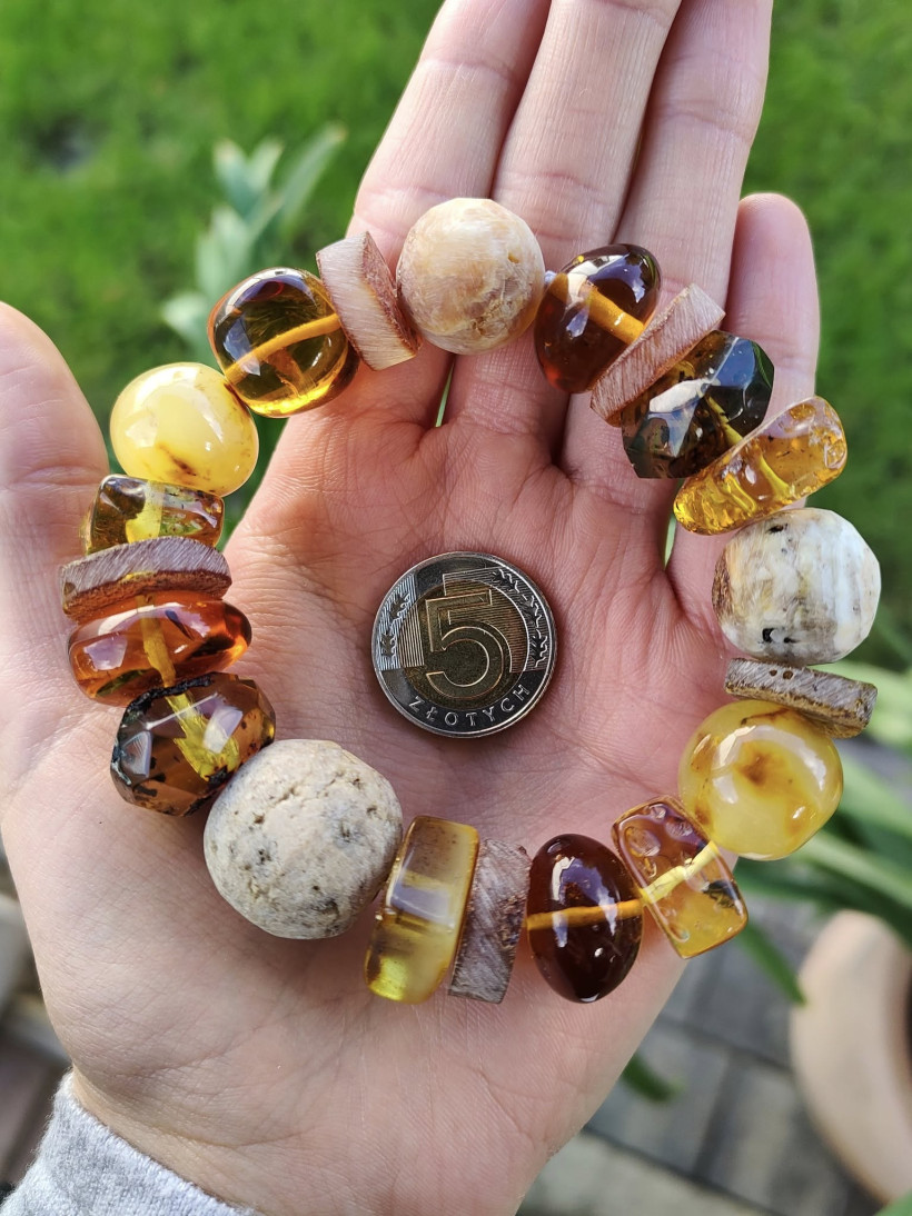 Ręcznie robiona bransoletka z naturalnego bursztynu bałtyckiego i kamieni – ciepłe odcienie miodu i koniaku, elastyczna, nowoczesna biżuteria