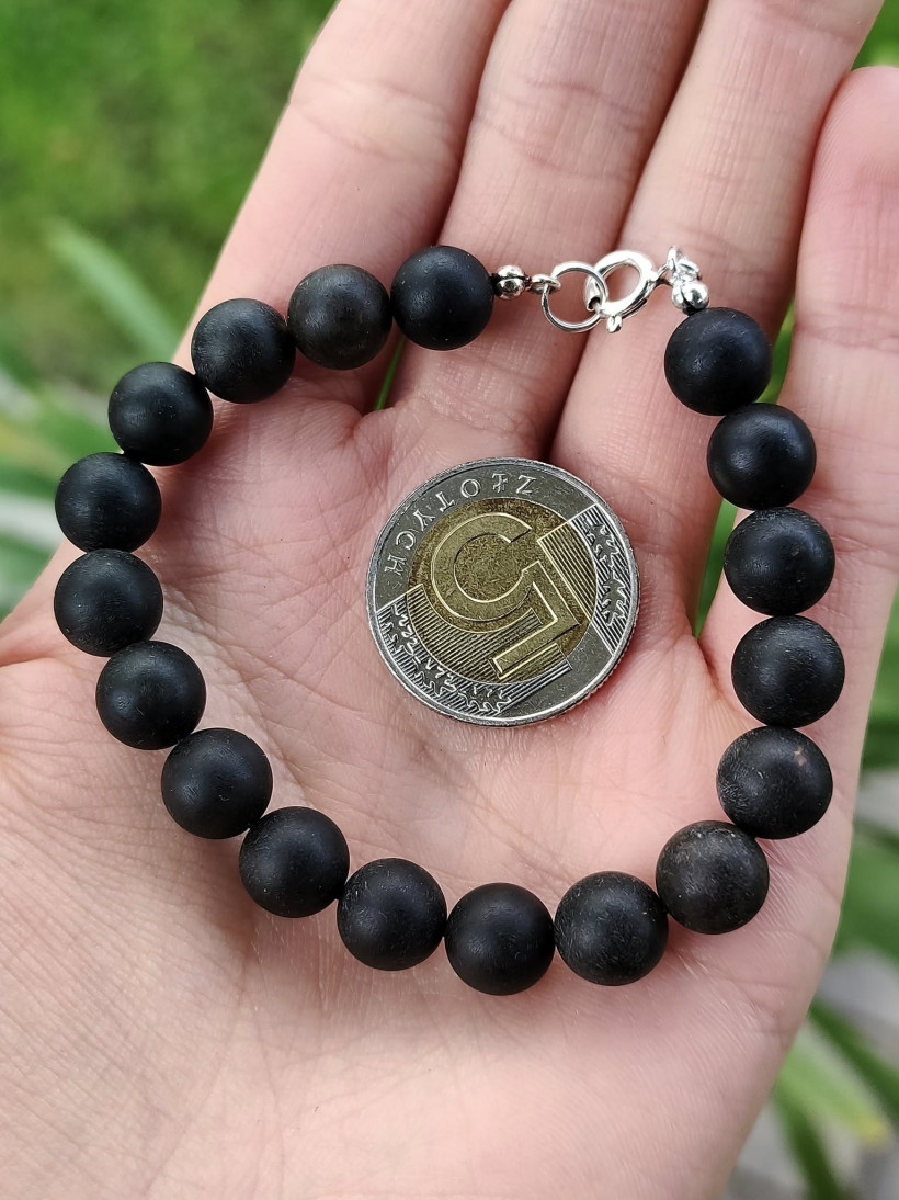 Bransoletka z czarnego bursztynu – naturalne matowe korale, eleganckie zapięcie srebrne