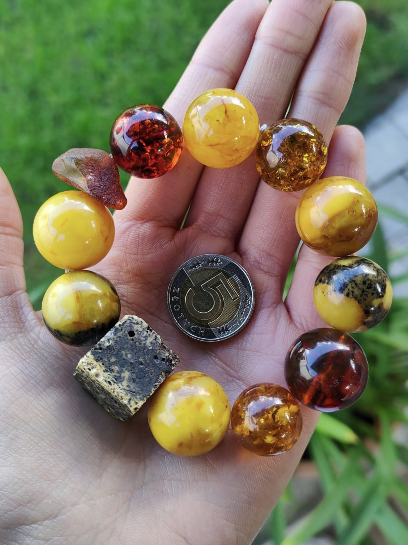 Bransoletka z naturalnego bursztynu bałtyckiego – kulki 18 mm, multikolor, unikatowa biżuteria handmade z Polski