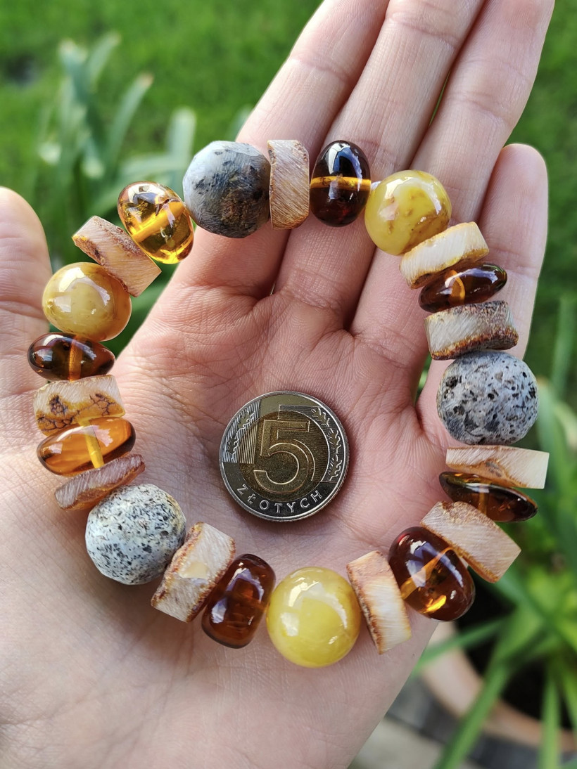 Ręcznie wykonana bransoletka z naturalnego bursztynu bałtyckiego w ciepłych odcieniach koniaku, miodu i mlecznego żółtego