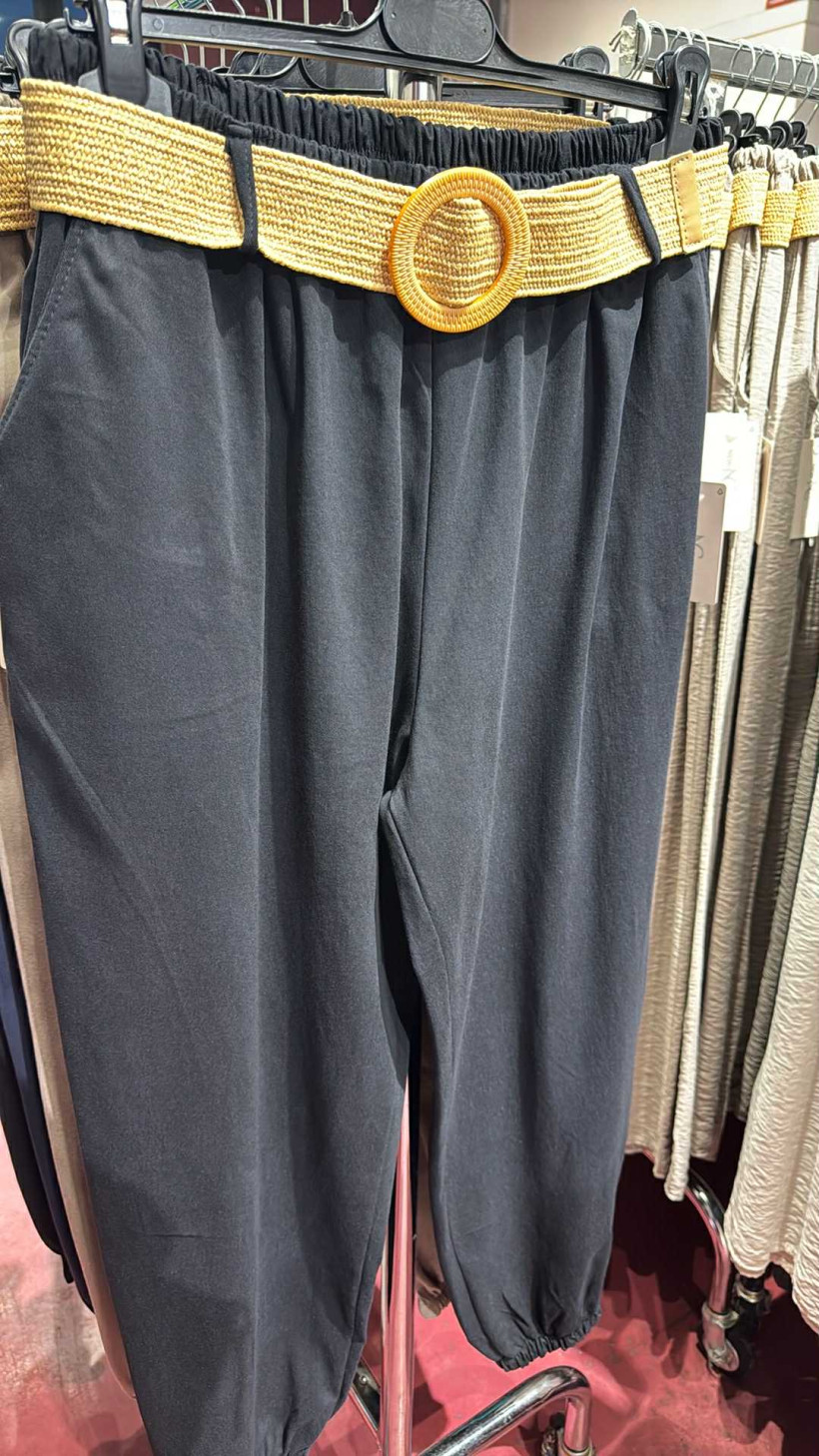 Italia nr 7 - Spodnie jednokolorowe z parcianym paskiem - 661491 - czarna