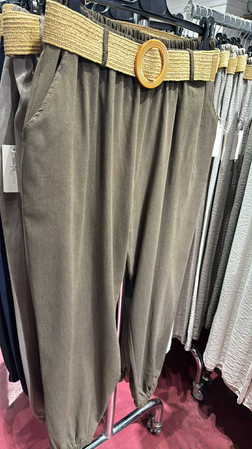 Italia nr 7 - Spodnie jednokolorowe z parcianym paskiem - 661491 - czekolada