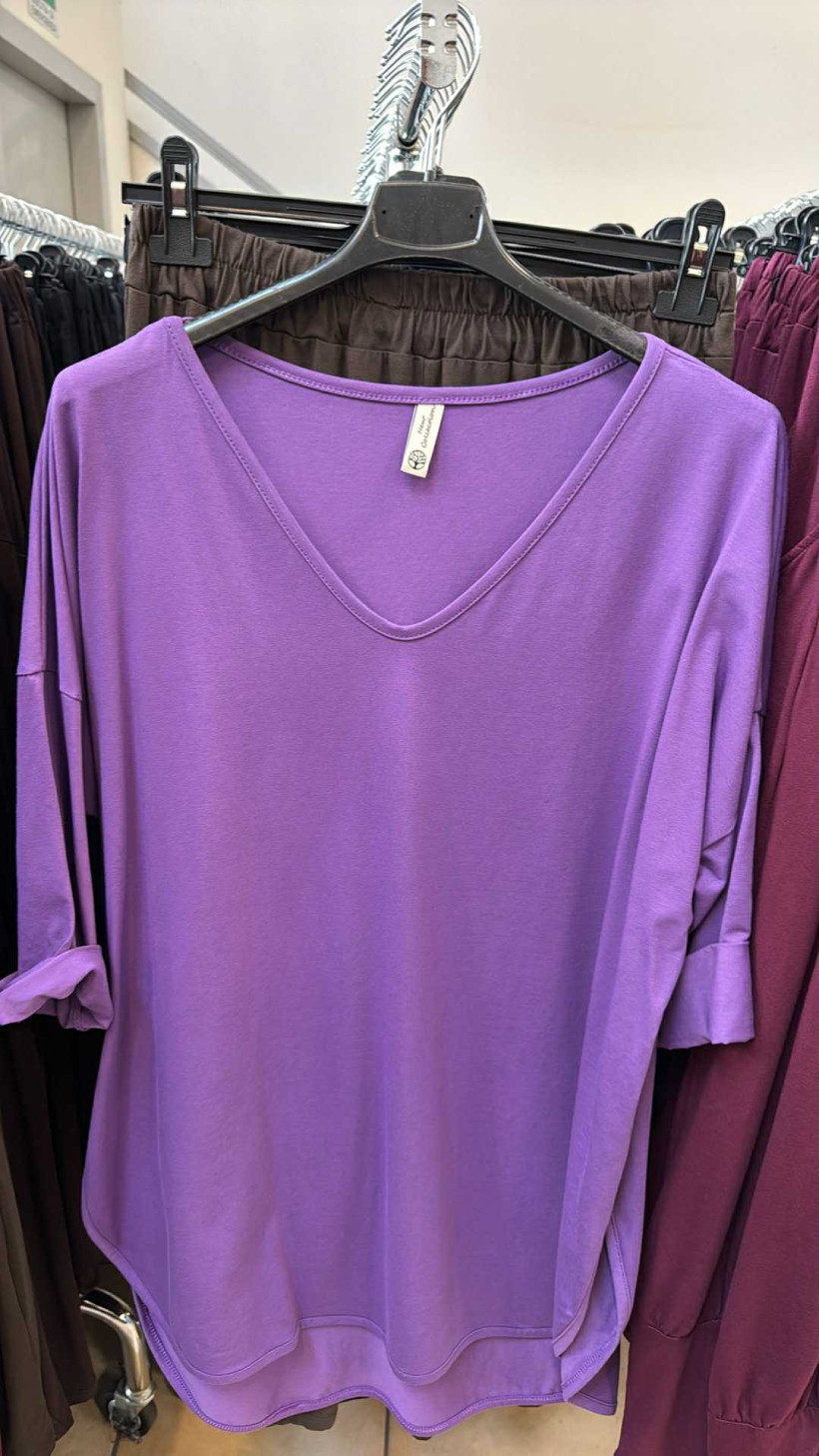 Italia nr V - Tunika jednokolorowa w serek, rękaw 3/4 - 21152 - fiolet