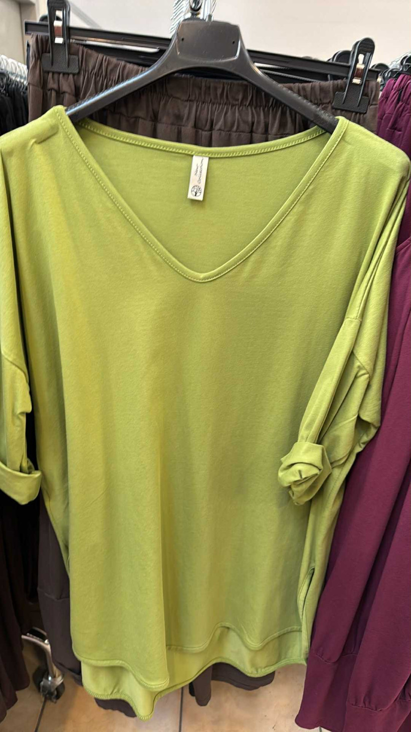 Italia nr V - Tunika jednokolorowa w serek, rękaw 3/4 - 21152 - szrekowy