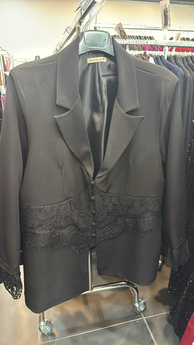 Italia nr.7 - Marynarka czarna z dodatkiem koronki - 251218