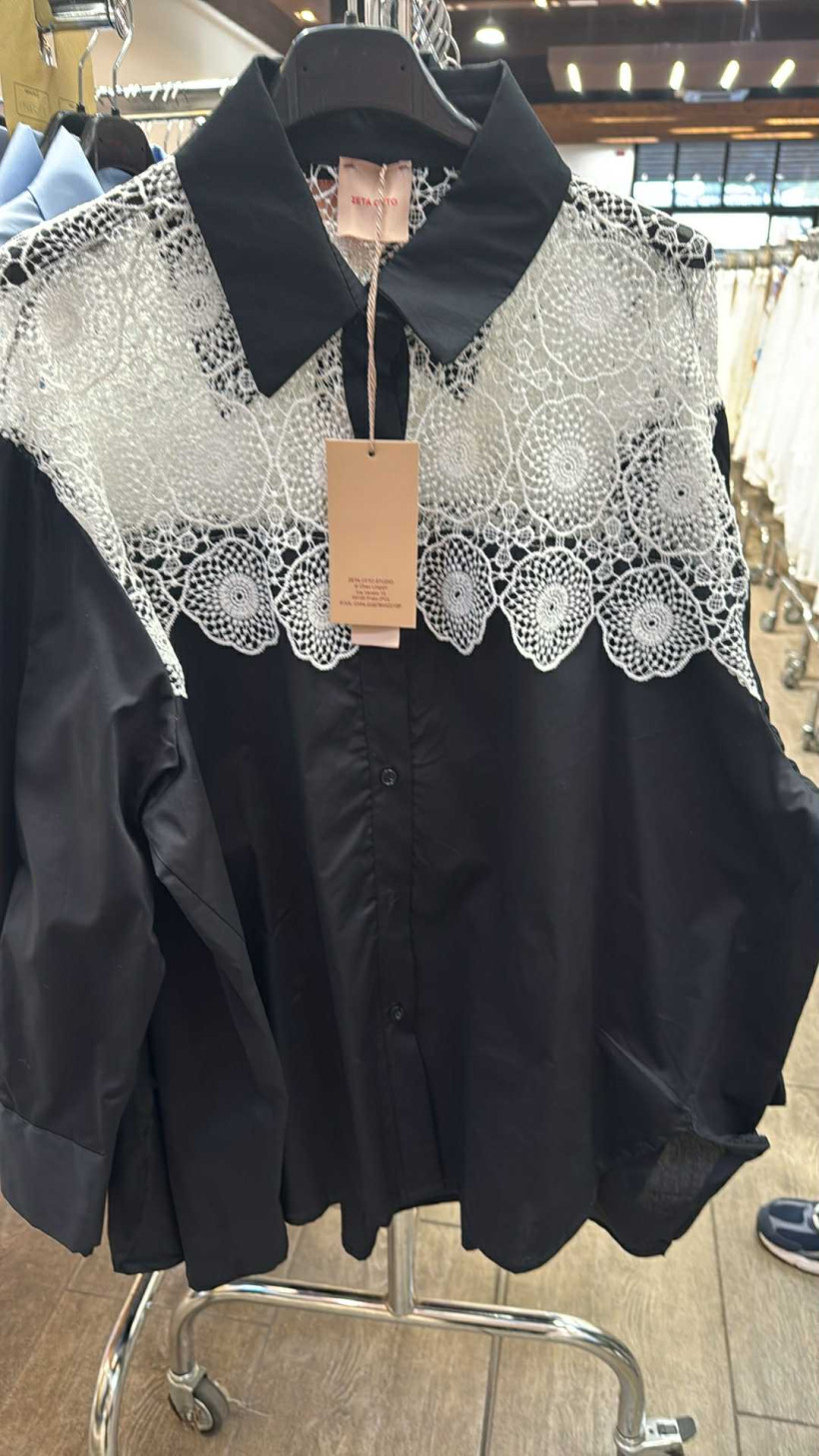 Italia nr.7 - Koszula jednokolorowa z dodatkiem koronki gipiurowej - 19522 - czarna