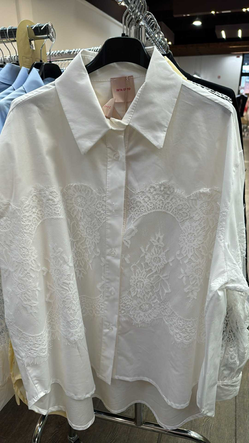 Italia nr.7 - Koszula jednokolorowa z naszytą koronką - 15750 - biała