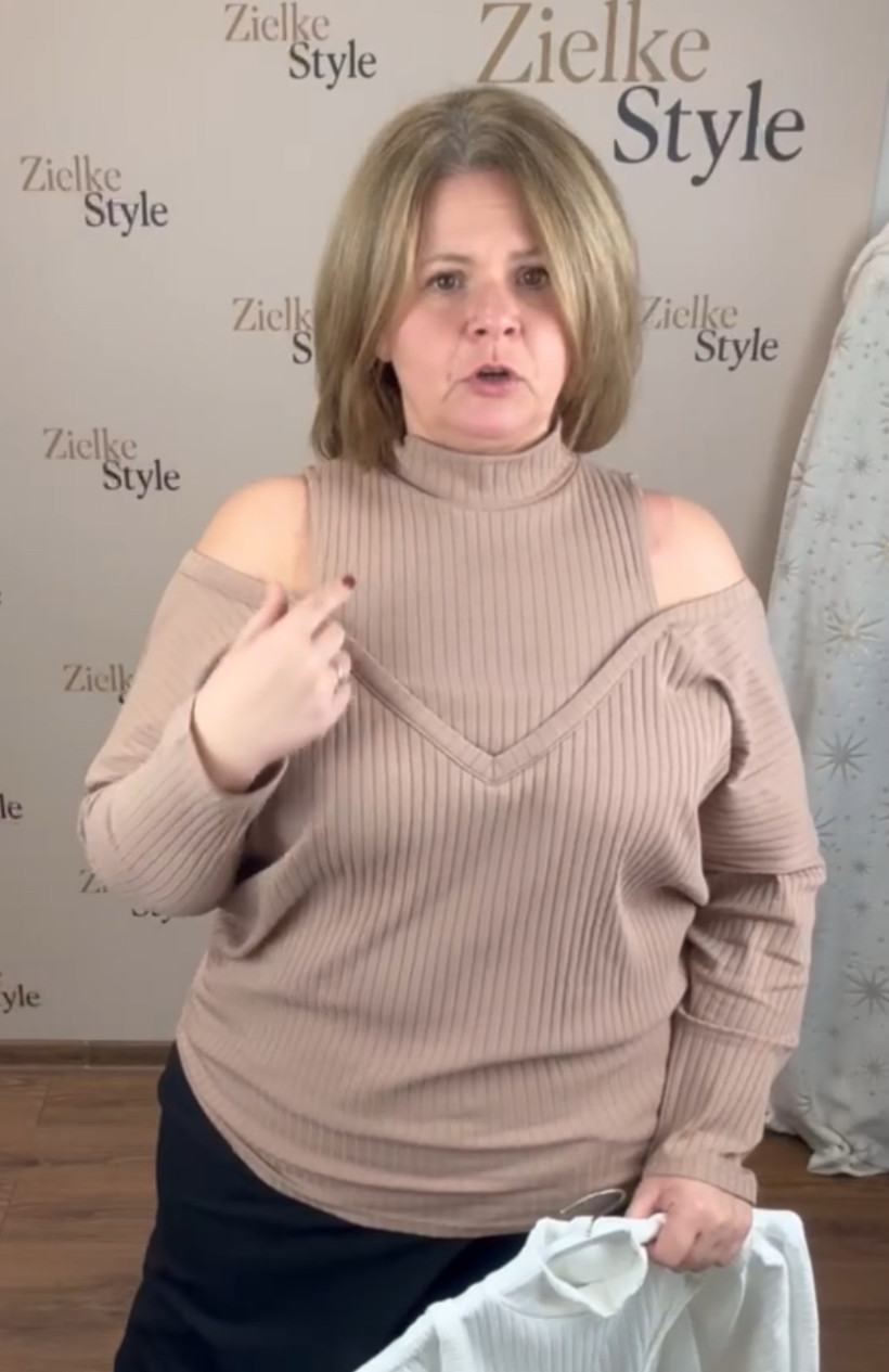 Bluzka z półgolfem szeroki prążek - 0014 - kamel