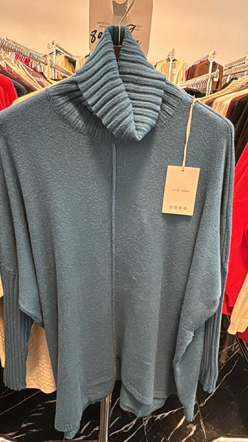 Italia nr.7 - Golf jednokolorowy oversize asymetryczny - 9304 - morski