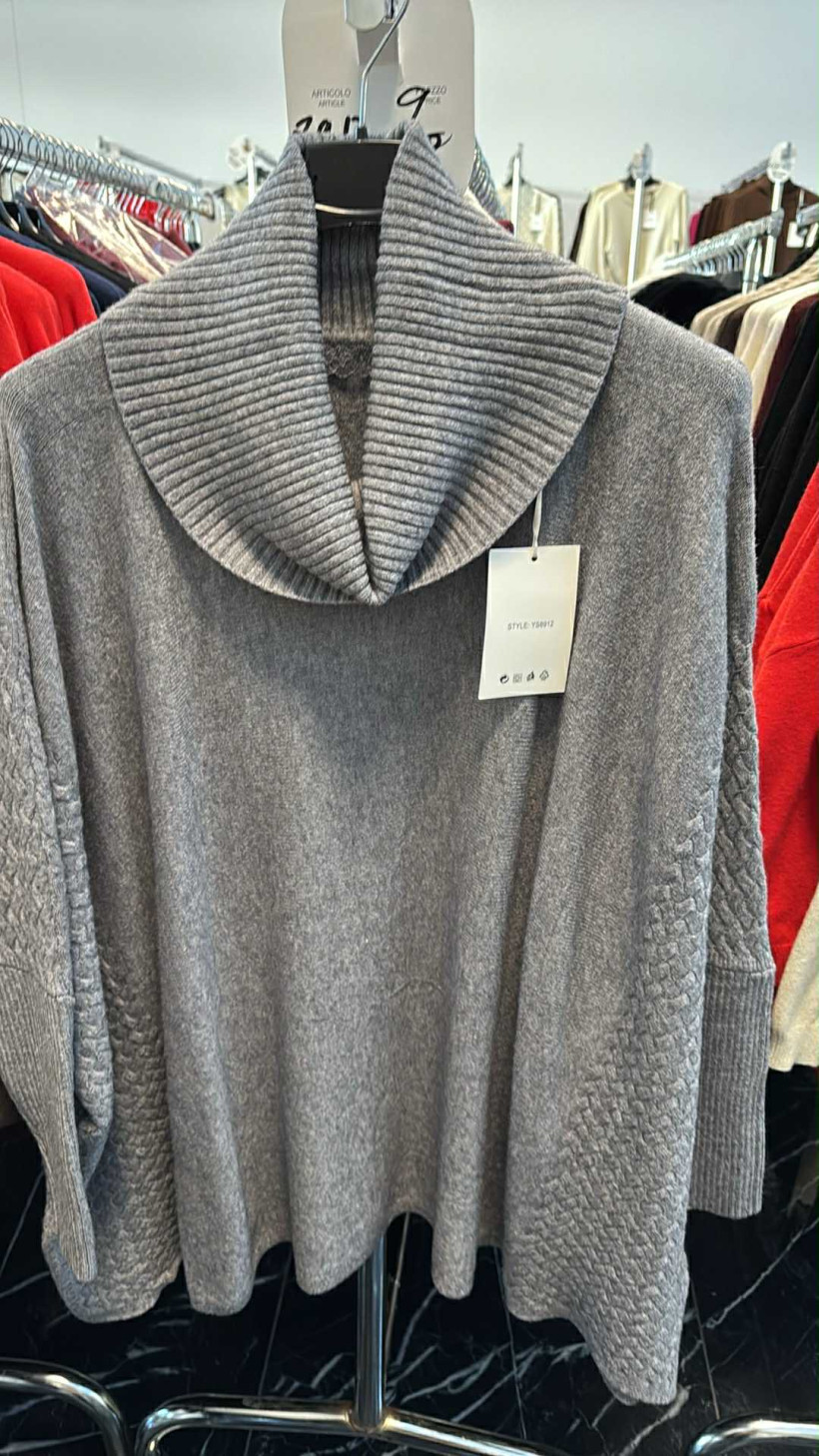 Italia nr.7 - Golf jednokolorowy oversize z wzorem - 8912 - popiel 