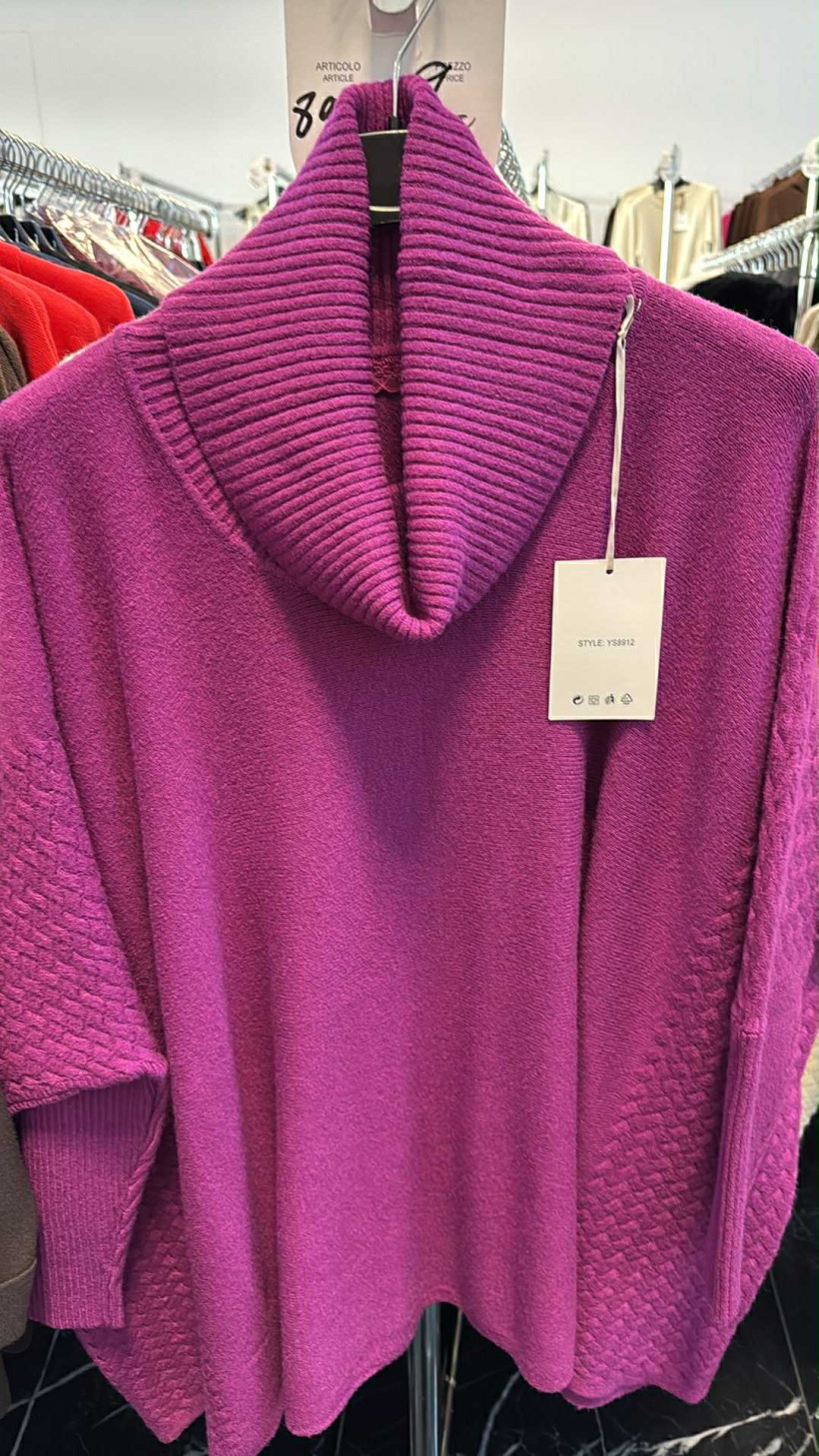 Italia nr.7 - Golf jednokolorowy oversize z wzorem - 8912 - madżenta