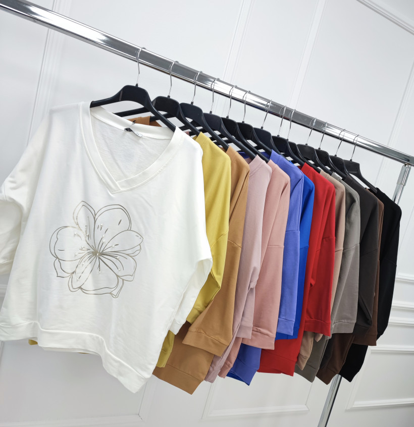 WYPRZEDAZ Bluzka dekolt V Megi B2076 kwiat z perełkami