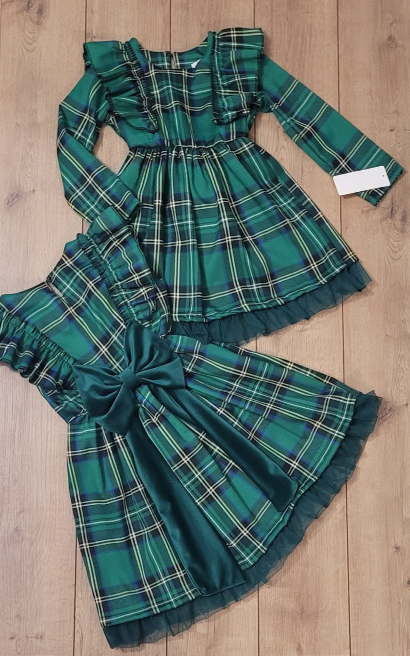 Sukienka w krateczke z długim rękawkiem 