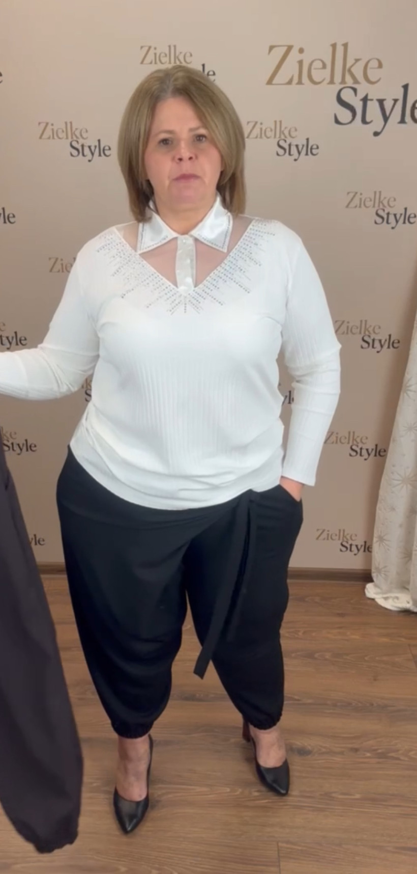 Spodnie jednokolorowe na gumce, singbady , wiązane na biodrach - 13874 - czarne