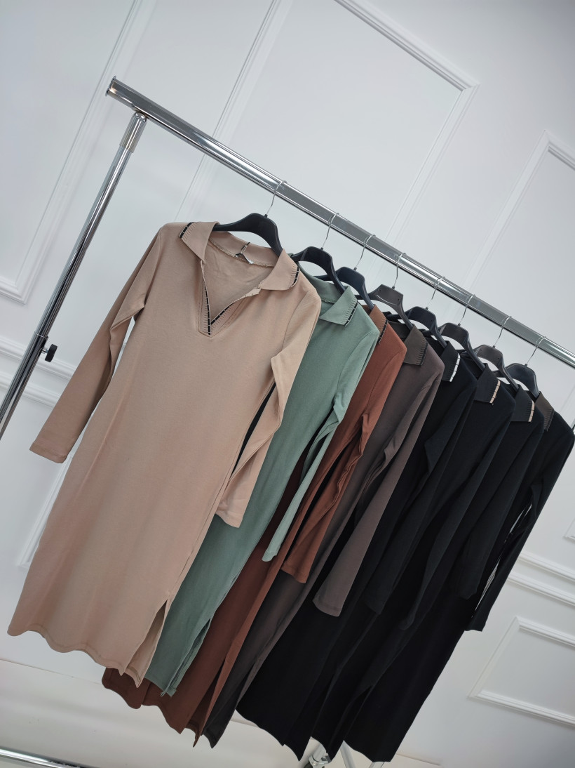 WYPRZEDAŻ Sukienka Megi dekolt w serek z kołnierzykiem T0973