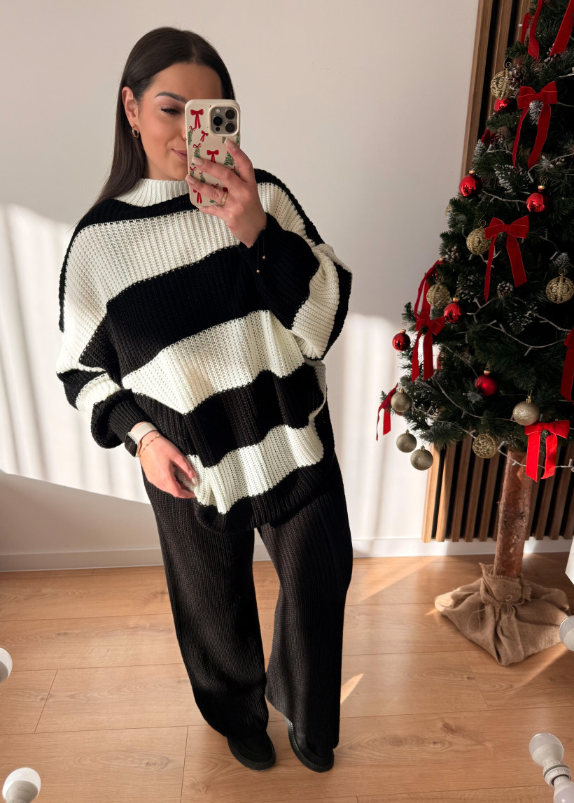 Komplet sweterkowy w paski