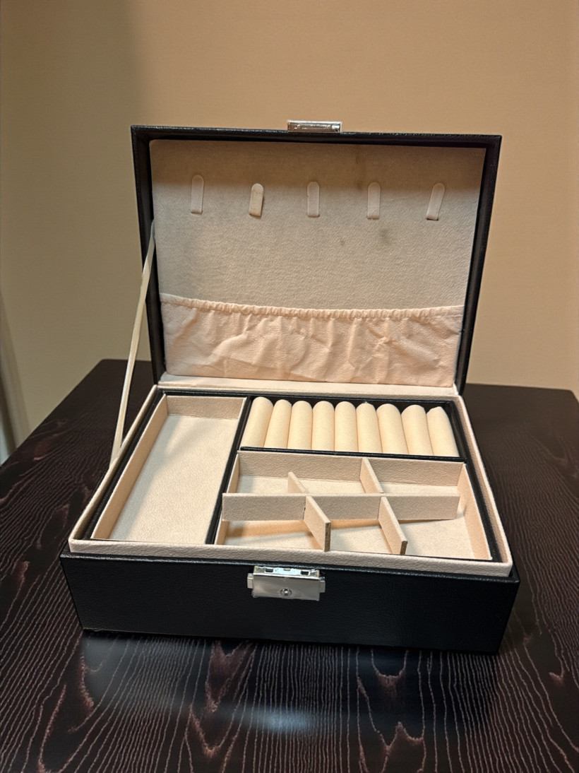 DUŻA SZKATUŁKA NA BIŻUTERIĘ CZARNA