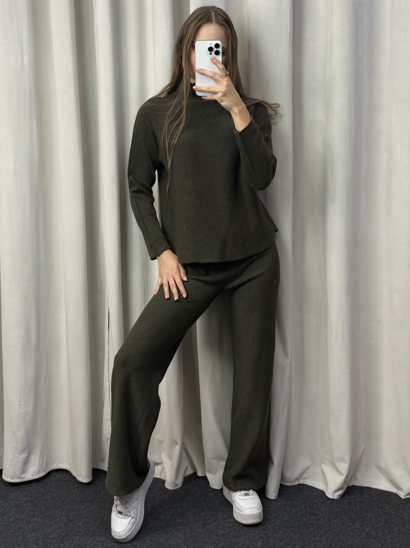 Komplet sweterkowy klasyczny oliwkowy