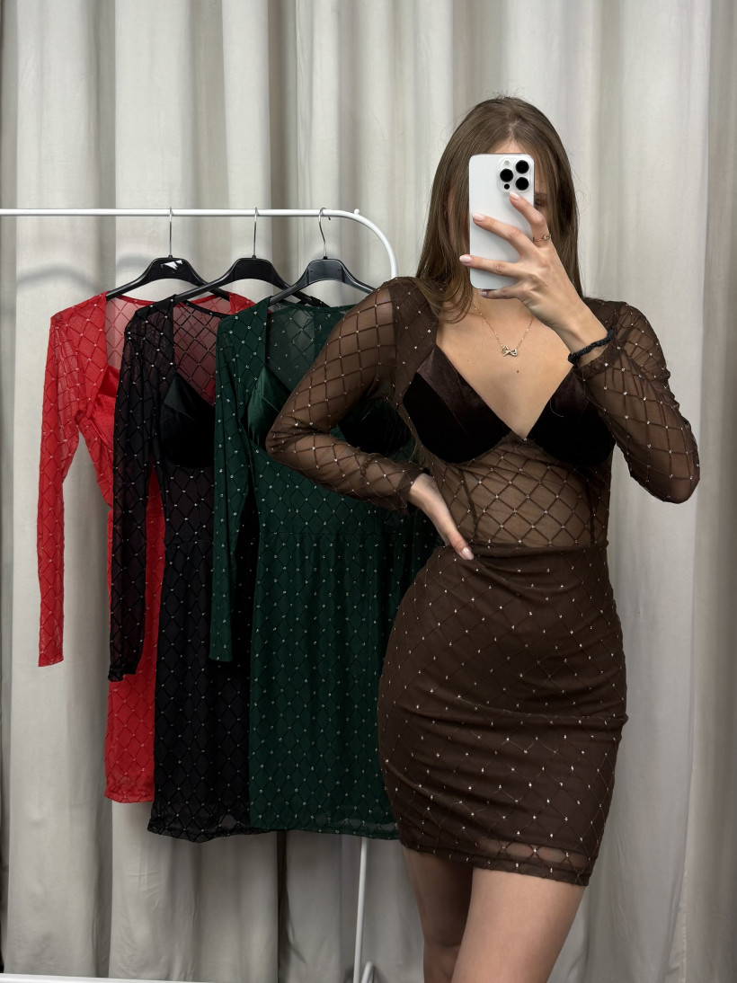 Sukienka ze zdobieniami