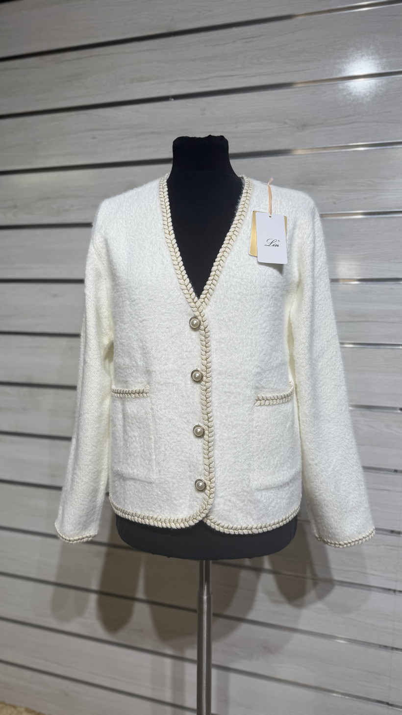 CASACO EM PELO CONTORNO TRANÇADO