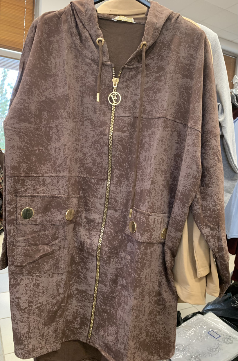 Bluza dekatyzowana na zamek z kieszeniami - czekolada - 40389