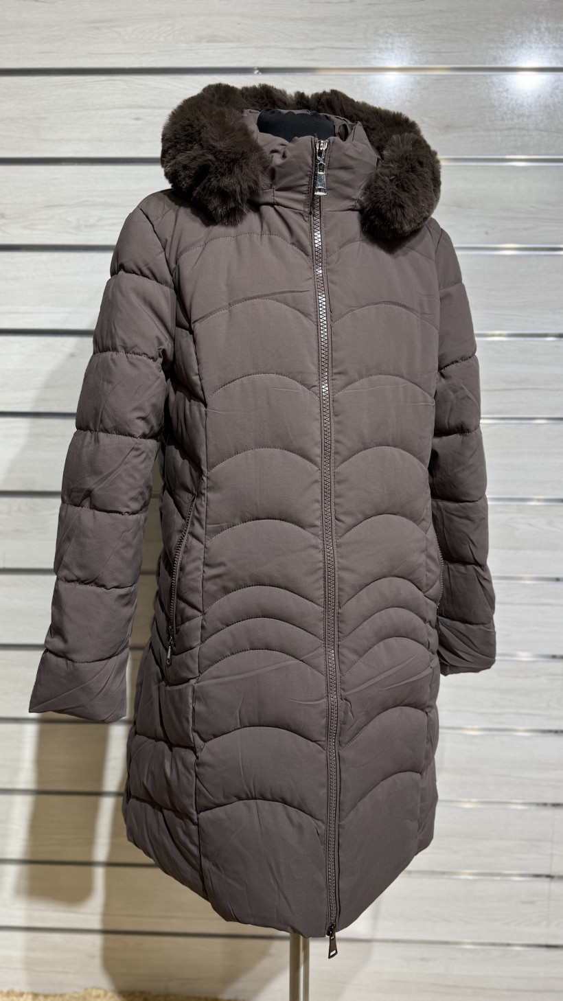 CASACO GROSSO CAPUZ EM PELO