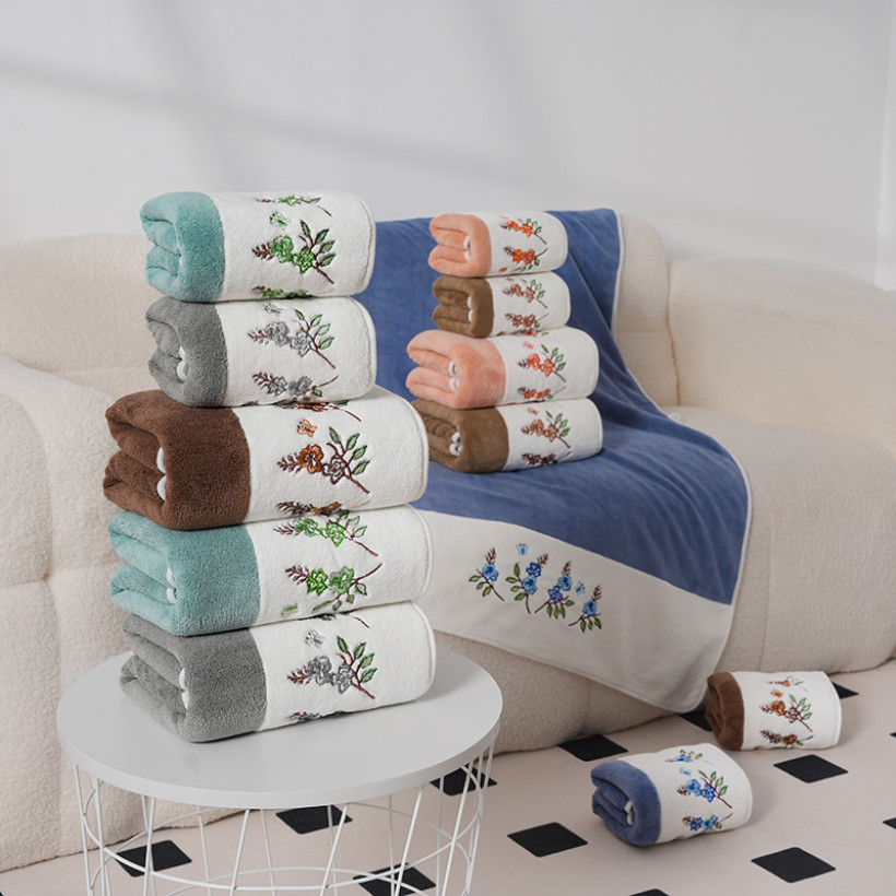 Ręcznik haftowany kwiaty 70x140cm mikrofibra PJH01