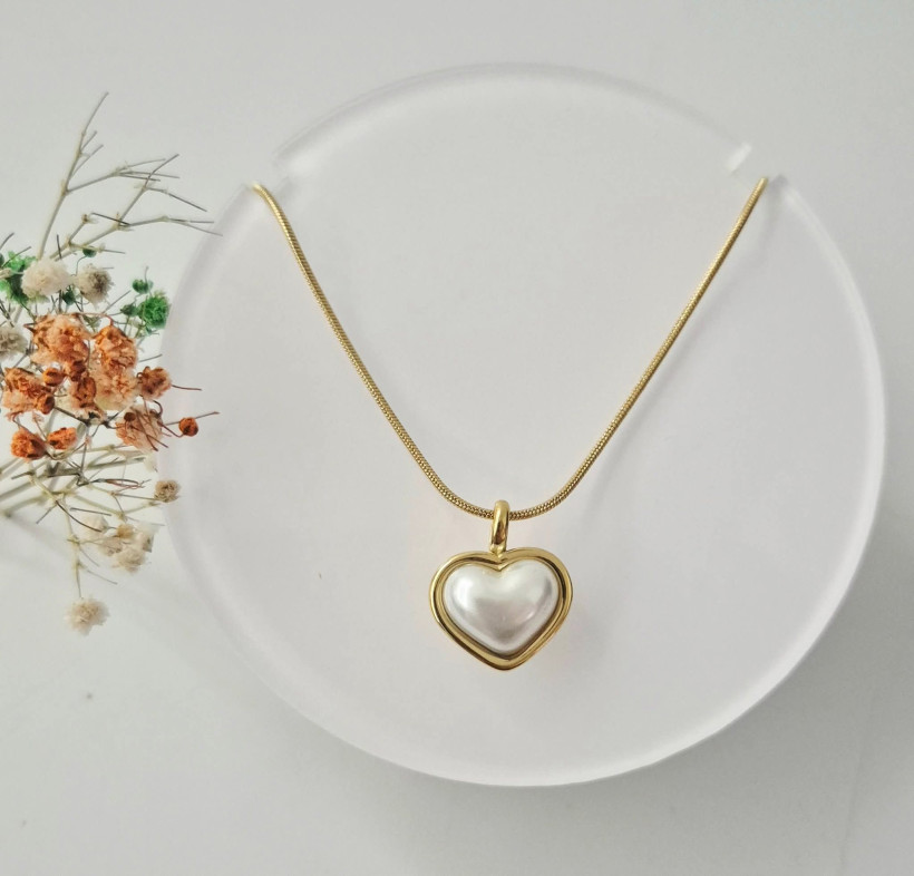naszyjnik z sercem z perłą
