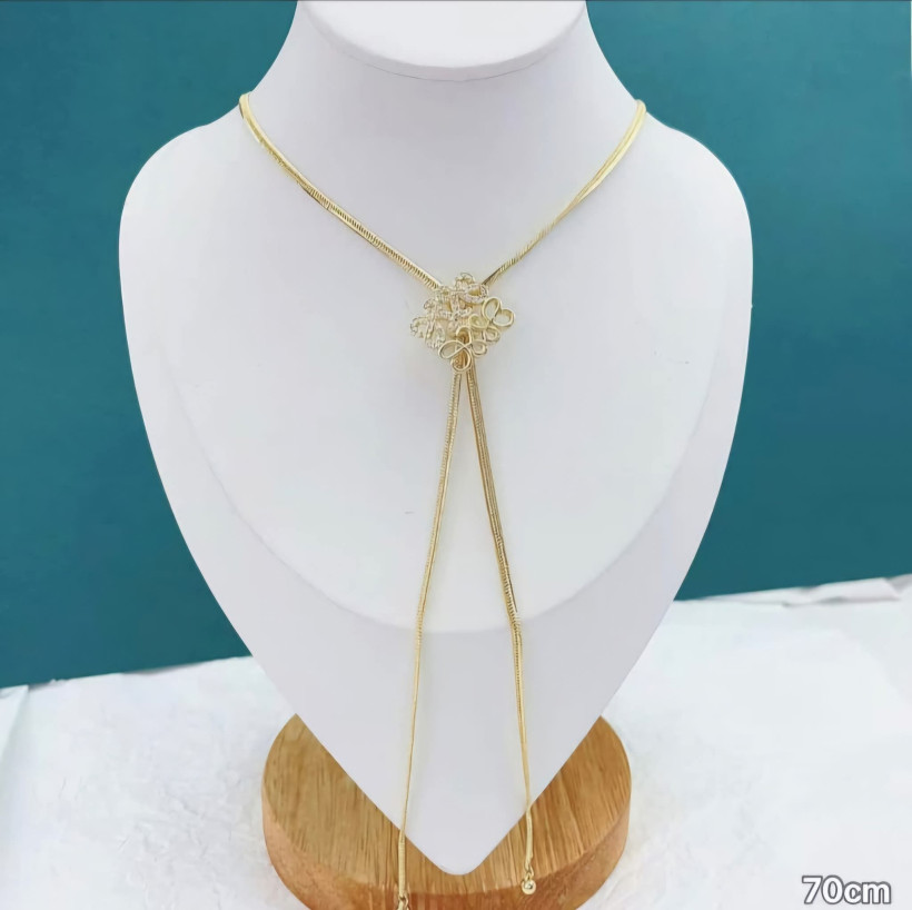 naszyjnik zaciągany z ażurową zawieszką