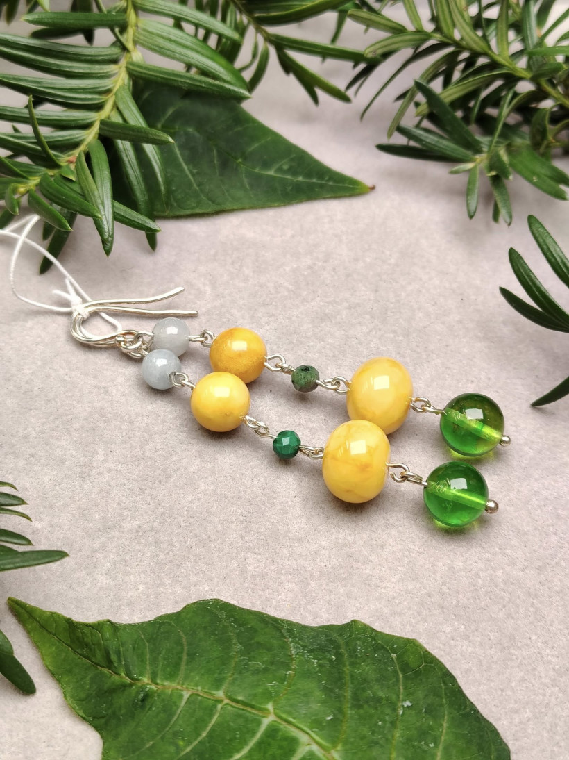 Eleganckie zielono‑żółte kolczyki z bursztynu, jadeitu i szkła – srebro 925, długie wiszące